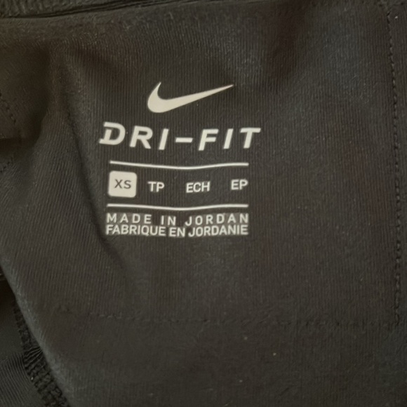 Nike Dri-Fit capris . Size XS - Picture 4 of 5